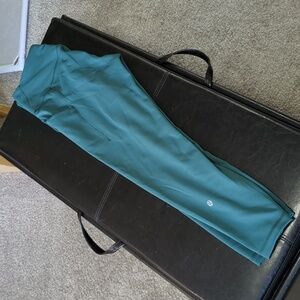 Lululemon Wunder Train High-Rise Crop with Pockets 23"